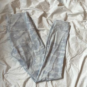 Lululemon wunder under size 4 Incognito Camo Jacquard Alpine White Starlight